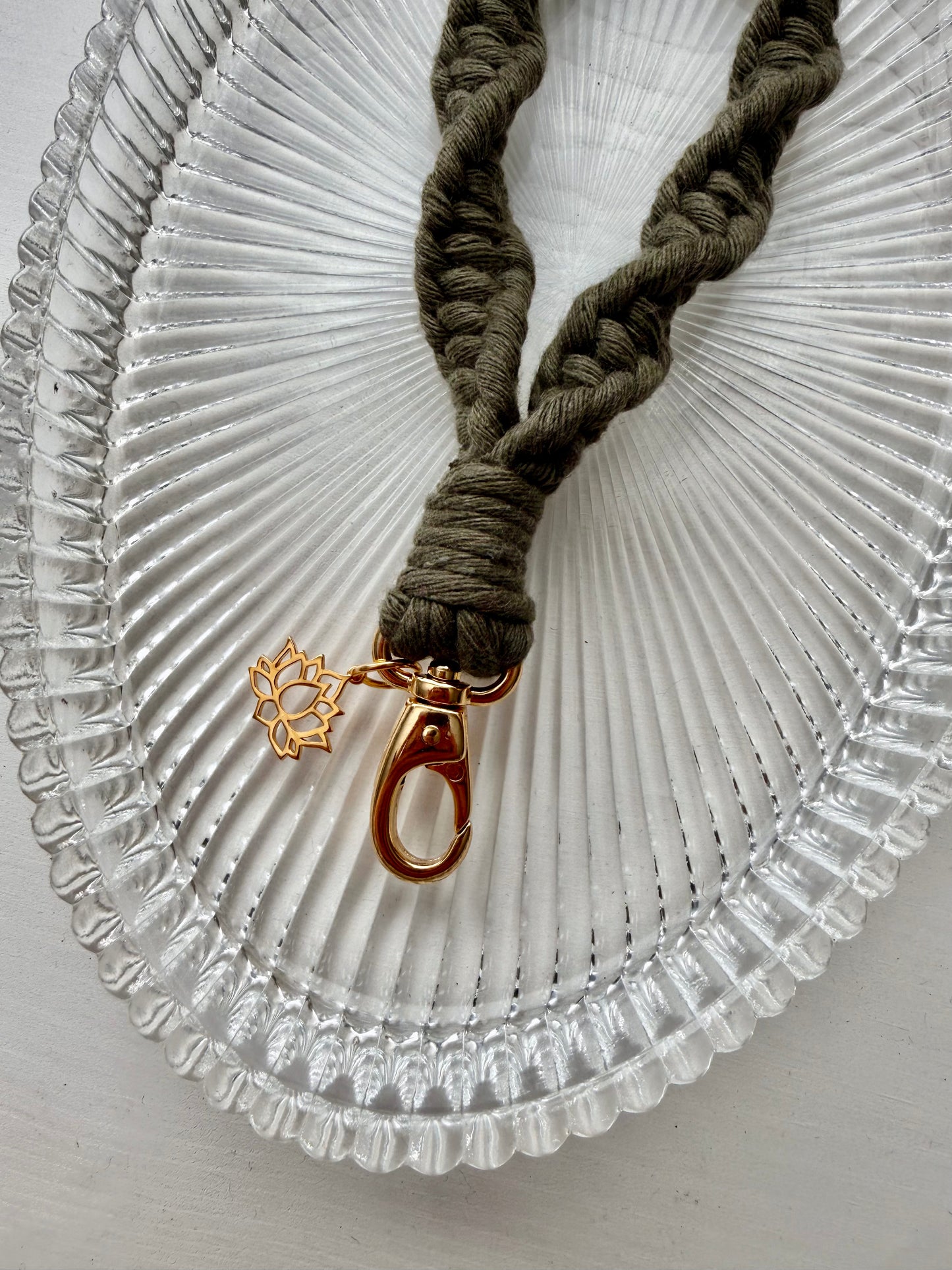 Macrame Wristlet Lotus - Green Olive