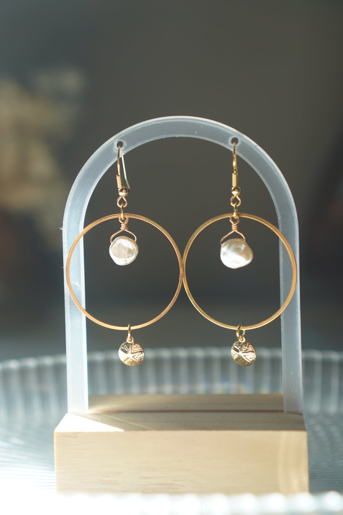 sanddollar freshwater pearl hoops