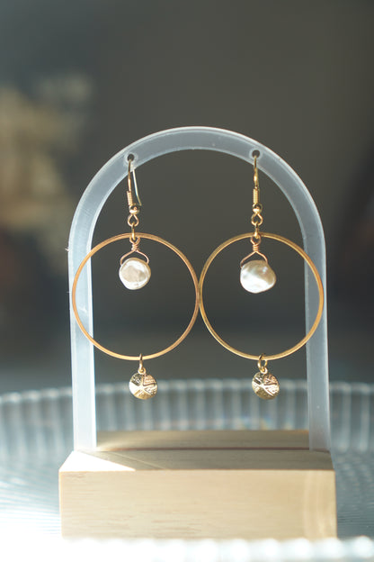 sanddollar freshwater pearl hoops