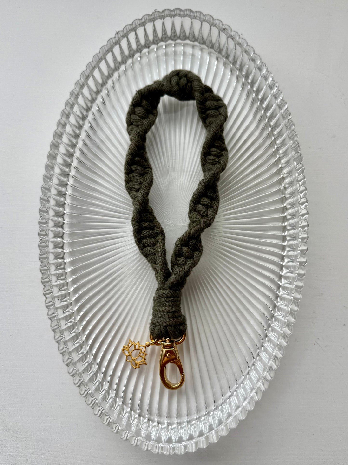 Macrame Wristlet Lotus - Green Olive